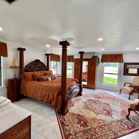 The Cora Suite